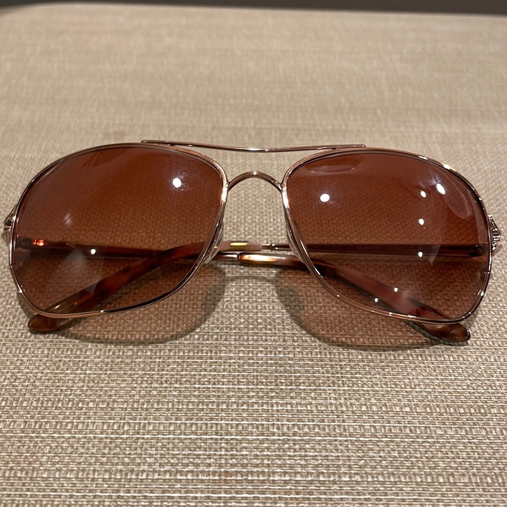 Rose gold frame oakley sunglass